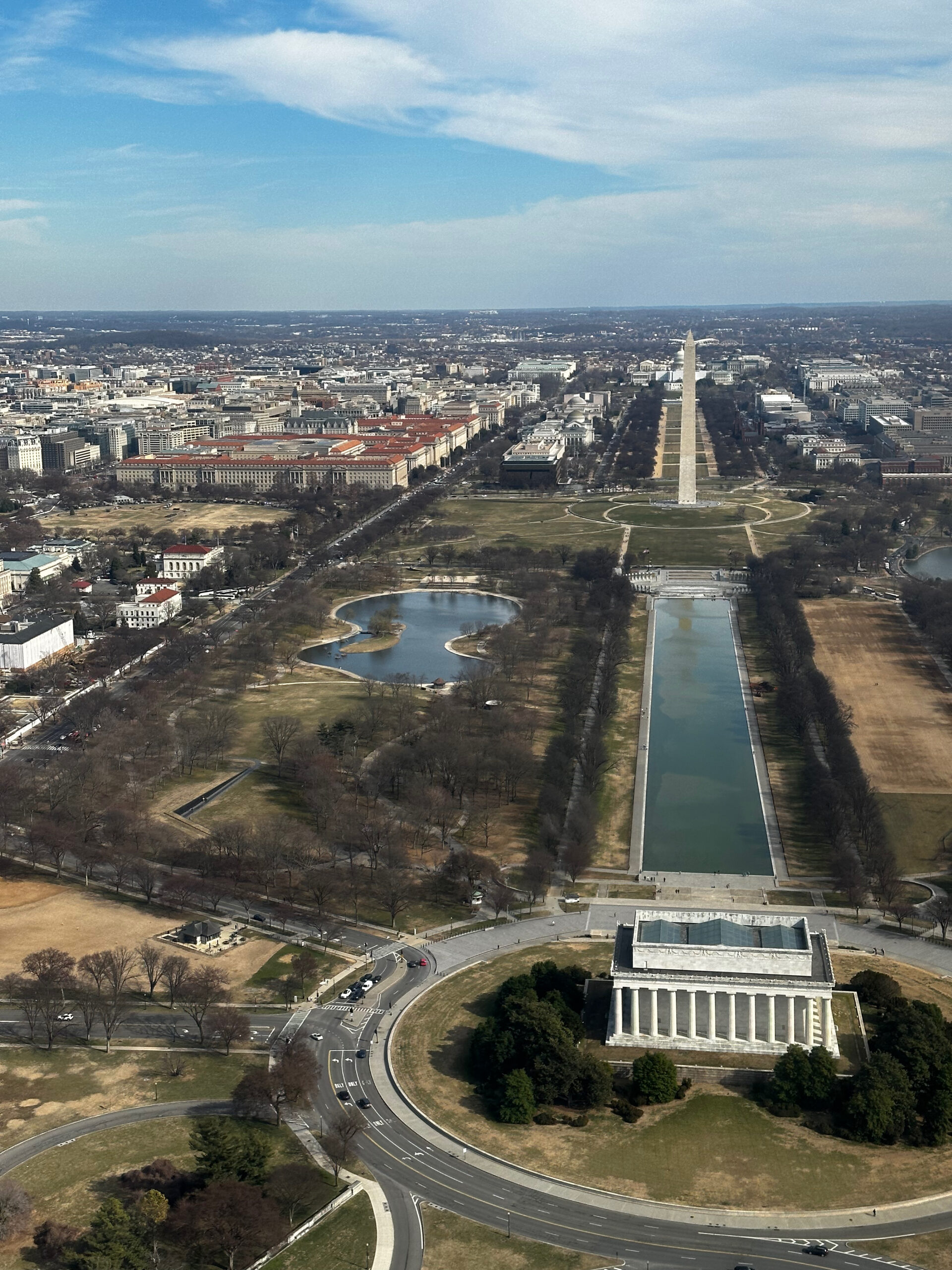 Lincoln Memorial Washington DC on final approach into DCA